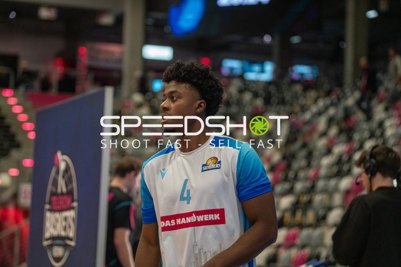 Nahiem Alleyne (4; Frankfurt Skyliners) in Aktion