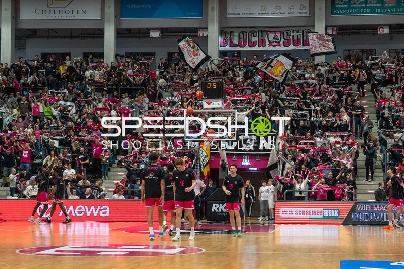 Fan-Szene im TelekomDome