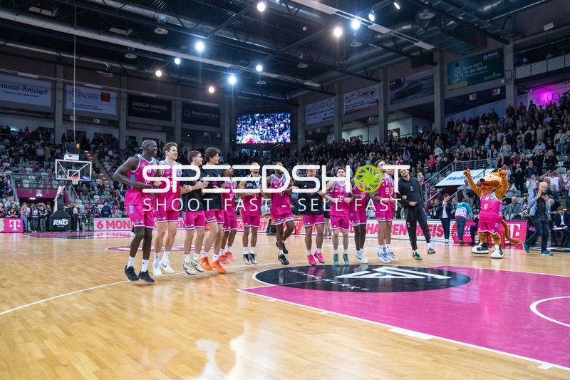 Szene mit Spielern von Telekom Baskets Bonn