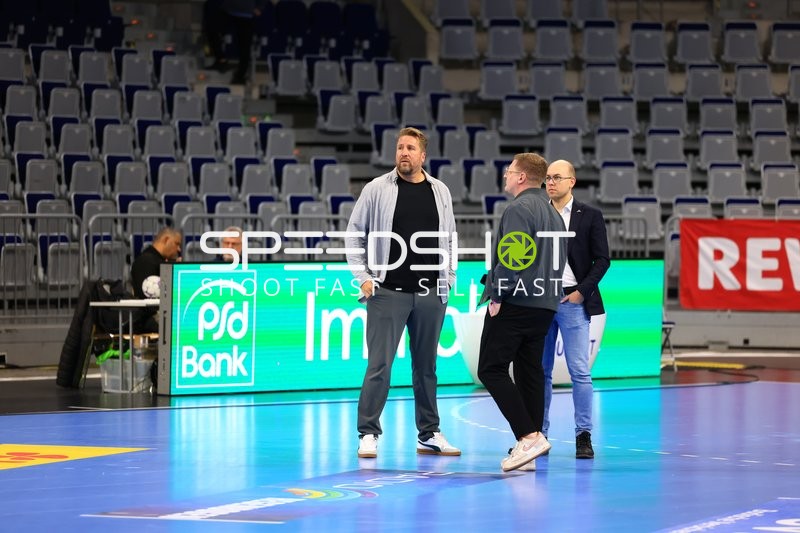 Oliver Roggisch (108; Rhein Neckar Löwen) bei Besprechung