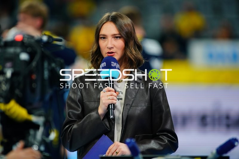 Moderation bei Handballspiel