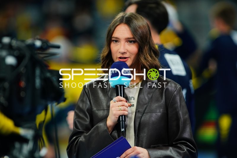 Szene mit Hannah Nitsche (529; DYN TV)