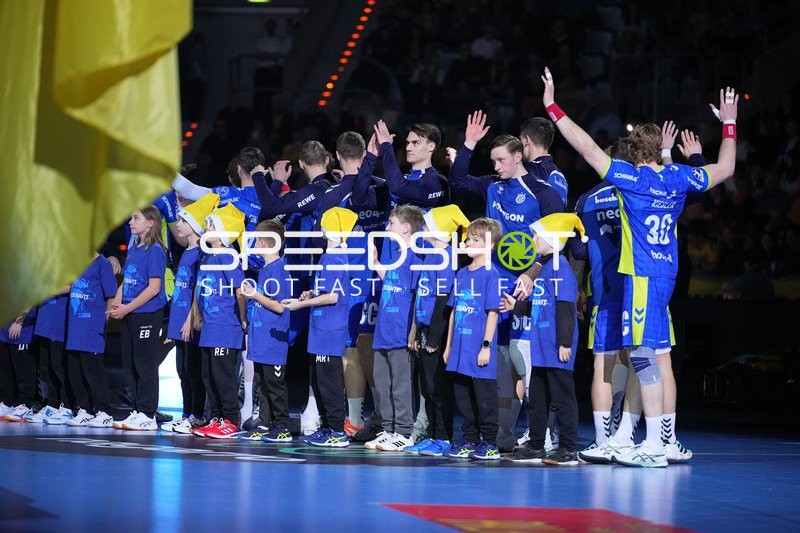 Miro Schluroff (15; VfL Gummersbach) und Ole Pregler (23; VfL Gummersbach) bei Spielerpräsentation