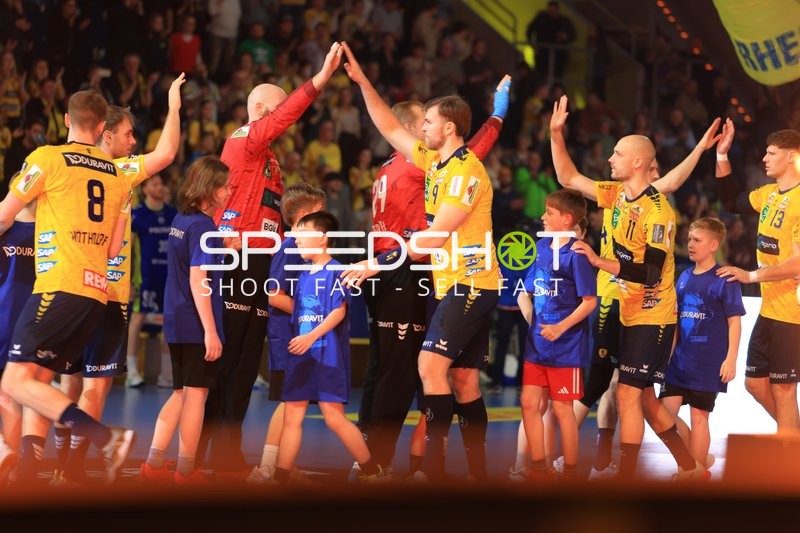 Szene mit Steven Plucnar Jacobsen (9; Rhein Neckar Löwen) und Teamkollegen