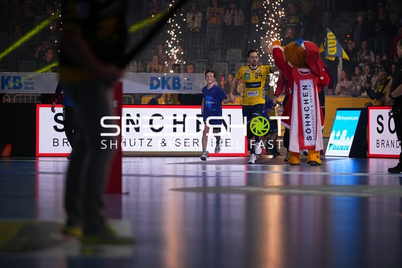 Patrick Groetzki (24; Rhein Neckar Löwen) beim Einlauf