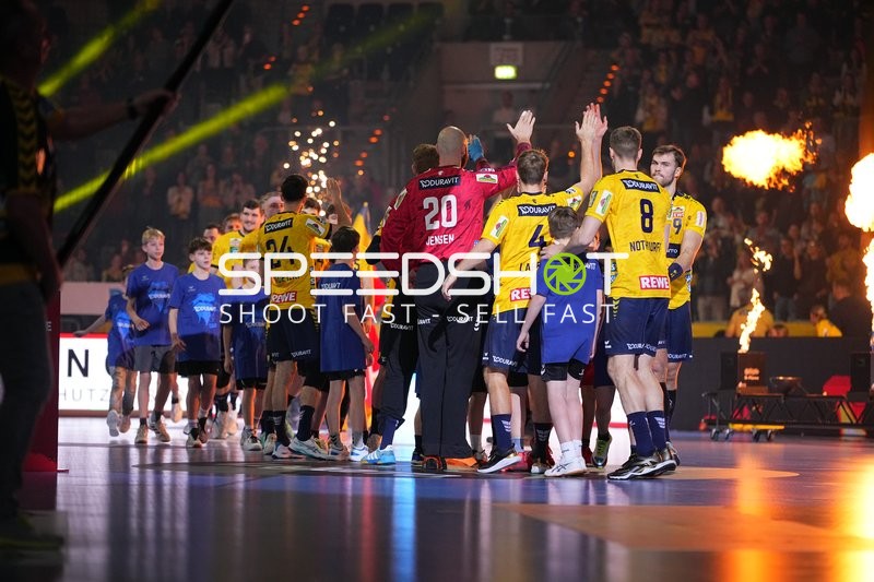 Steven Plucnar Jacobsen (9; Rhein Neckar Löwen) und Halil Jaganjac (45; Rhein Neckar Löwen) in Szene