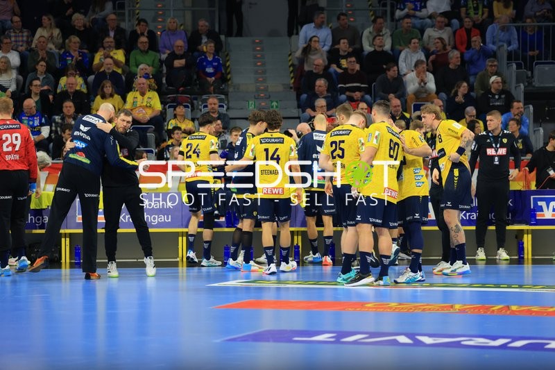 Szene mit Edwin Aspenbäck (78; Rhein Neckar Löwen) und Teamkollegen