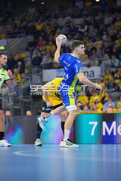 Julian Köster (7; VfL Gummersbach) und Robert Timmermeister (7; Rhein Neckar Löwen) in Aktion