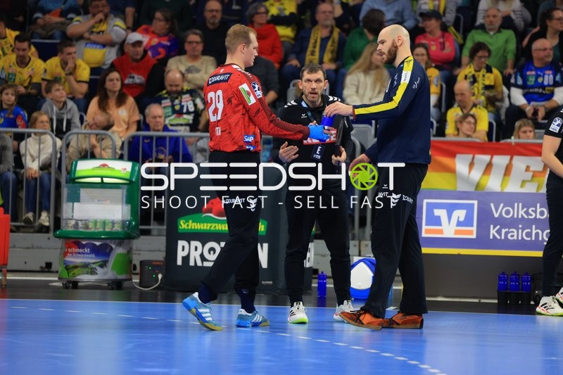 Szene mit Mike Jensen (20; Rhein Neckar Löwen), David Späth (29; Rhein Neckar Löwen) und Patrick Jahnke (996; Rhein Neckar Löwen)