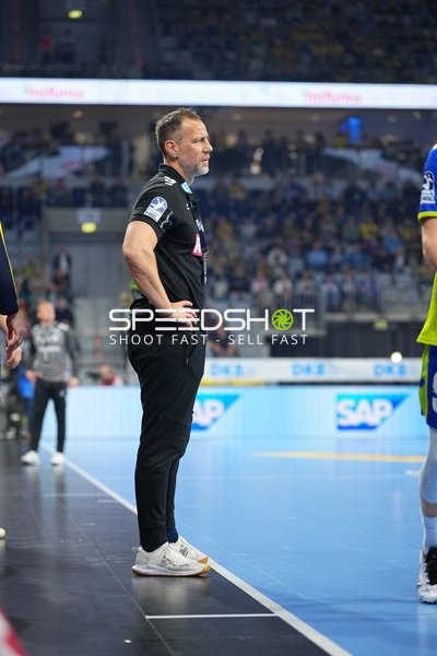 Maik Machulla (999; Rhein Neckar Löwen) am Spielfeldrand
