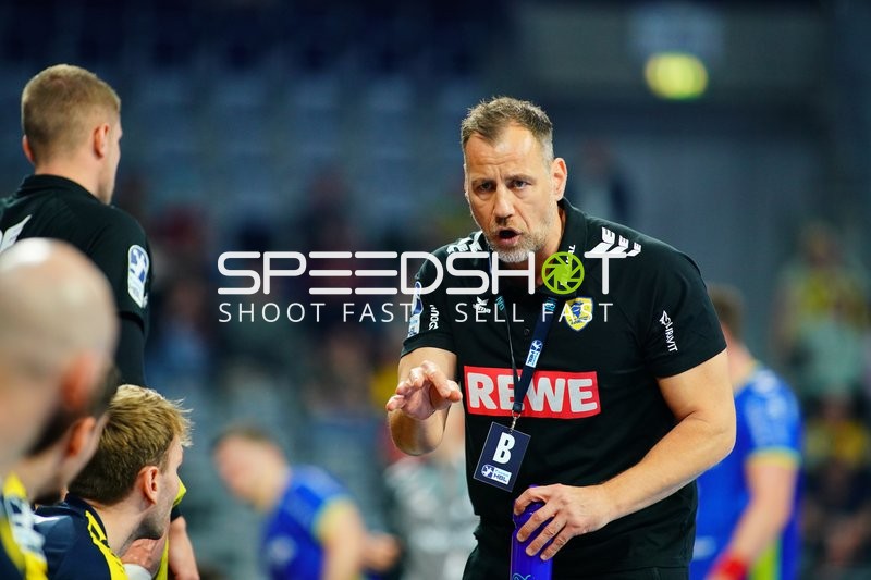 Maik Machulla (999; Rhein Neckar Löwen) spricht Anweisungen