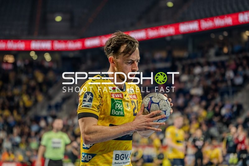 Patrick Groetzki (24; Rhein Neckar Löwen) mit Ball