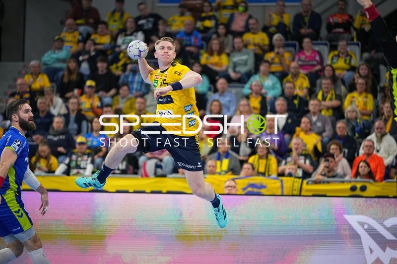 Haukur Thrastarson (25; Rhein Neckar Löwen) und Teitur Einarsson (14; VfL Gummersbach) in Aktion