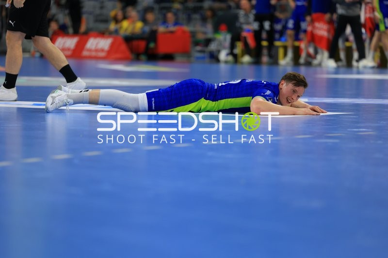 Ole Pregler (23; VfL Gummersbach) in Bodenlage