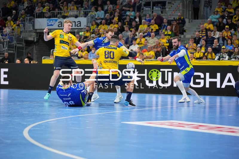 Haukur Thrastarson (25; Rhein Neckar Löwen) und Teitur Einarsson (14; VfL Gummersbach) in Aktion