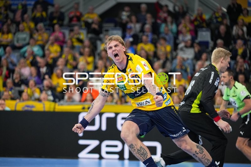 Edwin Aspenbäck (78; Rhein Neckar Löwen) jubelt emotional