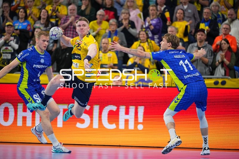 Haukur Thrastarson (25; Rhein Neckar Löwen) mit Ball gegen Ellidi Vidarsson (4; VfL Gummersbach) und Mathis Häseler (11; VfL Gummersbach)