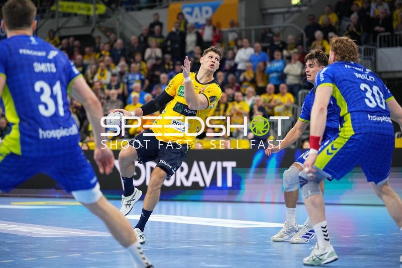 Sebastian Heymann (13; Rhein Neckar Löwen) und Julian Köster (7; VfL Gummersbach) in Aktion