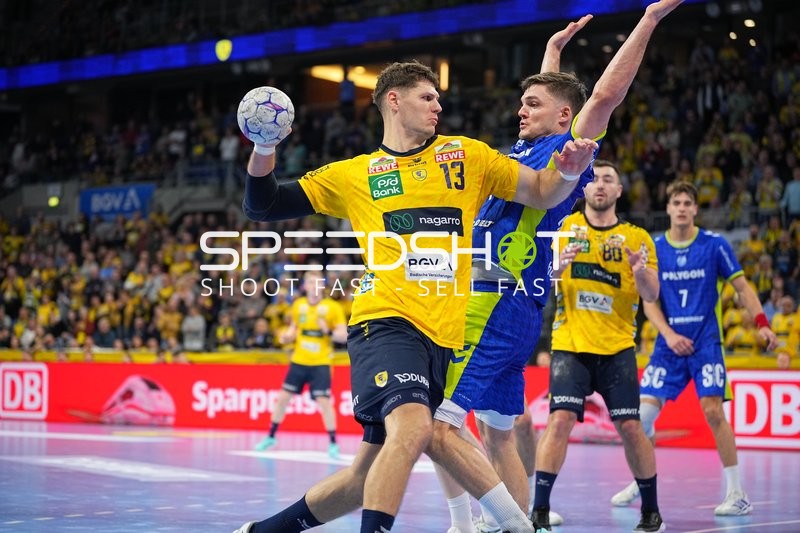 Sebastian Heymann (13; Rhein Neckar Löwen) gegen Kay Smits (31; VfL Gummersbach) und Jannik Kohlbacher (80; Rhein Neckar Löwen)