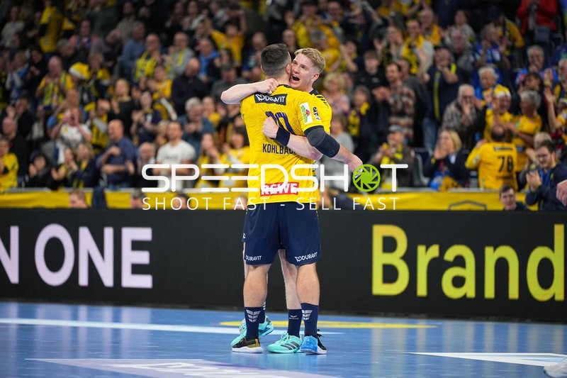 Haukur Thrastarson (25; Rhein Neckar Löwen) und Jannik Kohlbacher (80; Rhein Neckar Löwen) feiern Jubel