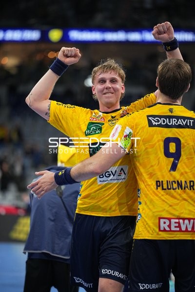 Edwin Aspenbäck (78; Rhein Neckar Löwen) und Steven Plucnar Jacobsen (9; Rhein Neckar Löwen) feiern