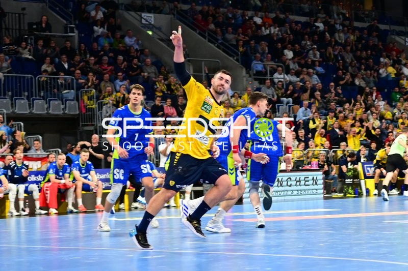 Jannik Kohlbacher (80; Rhein Neckar Löwen) in Aktion