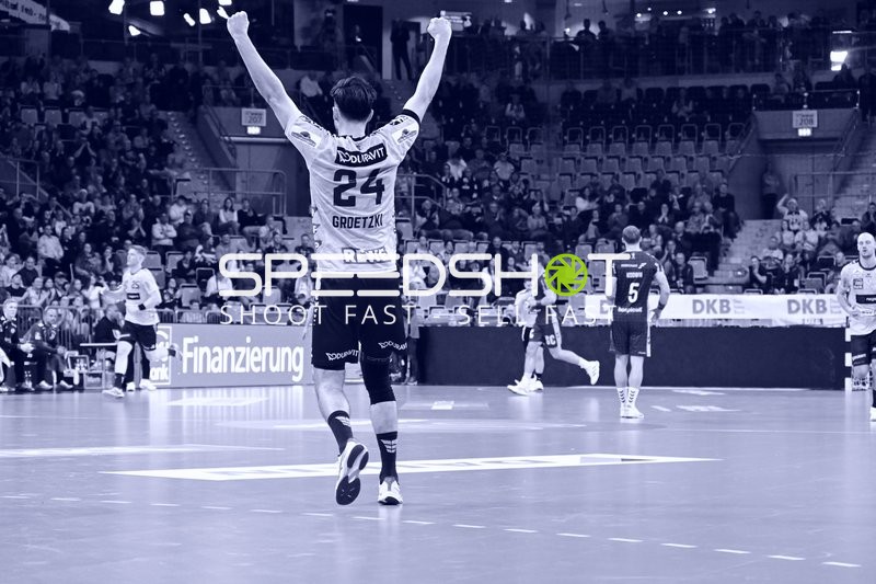 Patrick Groetzki (24; Rhein Neckar Löwen) und Tilen Kodrin (5; VfL Gummersbach) in Handball-Szene