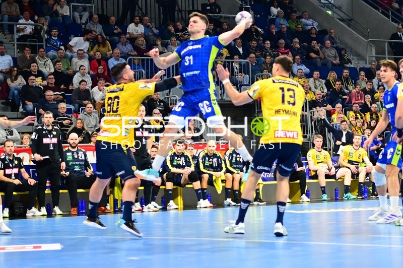 Kay Smits (31; VfL Gummersbach) springt zum Wurf