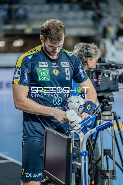 9; VfL Gummersbach in Aktion