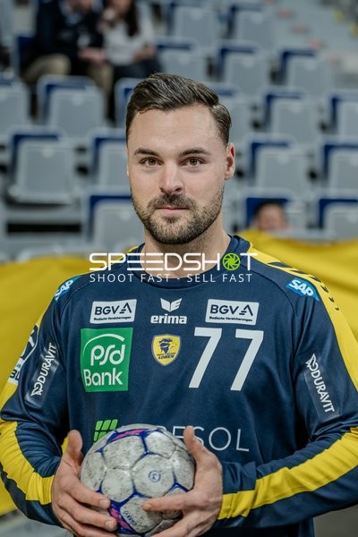 77; VfL Gummersbach mit Ball