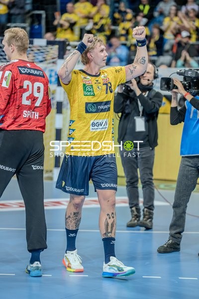 Edwin Aspenbäck (78; Rhein Neckar Löwen) und 29; VfL Gummersbach in Aktion