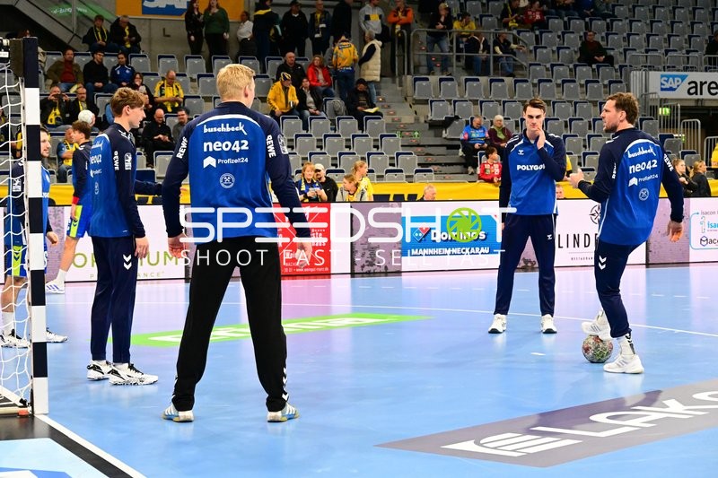 Mathis Häseler (11; VfL Gummersbach) und Miro Schluroff (15; VfL Gummersbach) in Szene