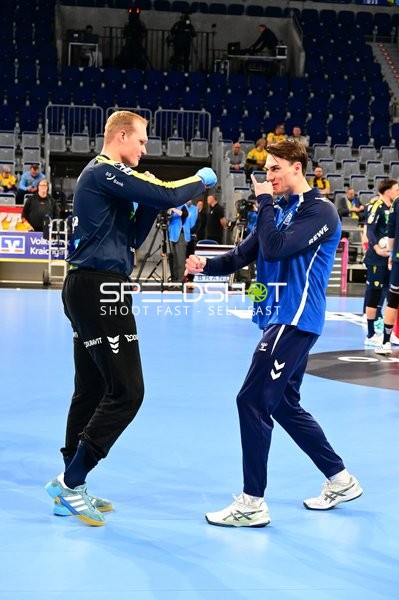 Szene mit David Späth (29; Rhein Neckar Löwen) und Miro Schluroff (15; VfL Gummersbach)