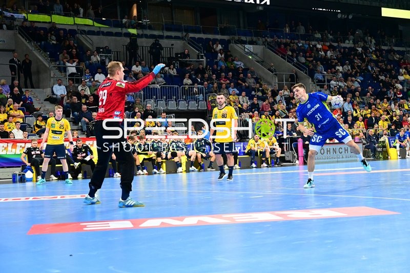 Jannik Kohlbacher (80; Rhein Neckar Löwen) in Aktion