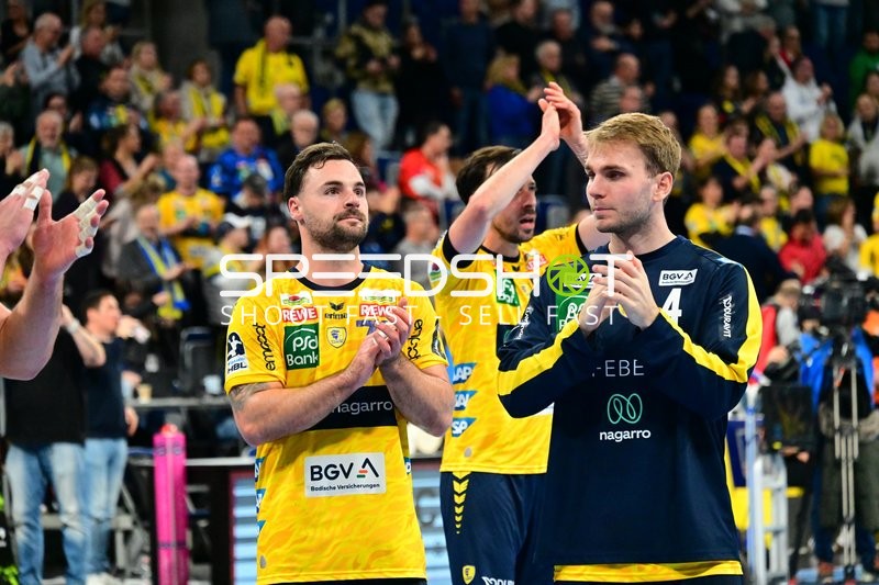 Szene mit Mathias Larson (4; Rhein Neckar Löwen), Dani Baijens (77; Rhein Neckar Löwen) und Patrick Groetzki (24; Rhein Neckar Löwen)