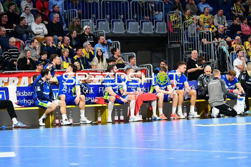 Szene mit Štěpán Zeman (66; VfL Gummersbach) und Teamkollegen