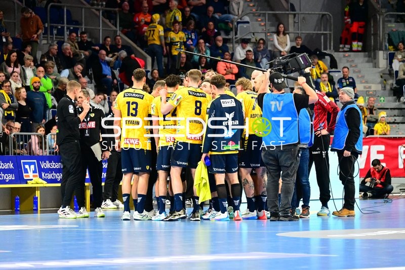 Szene mit Sebastian Heymann (13; Rhein Neckar Löwen) und Teamkollegen