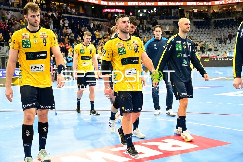 Szene mit Jannik Kohlbacher (80; Rhein Neckar Löwen) und Teamkollegen