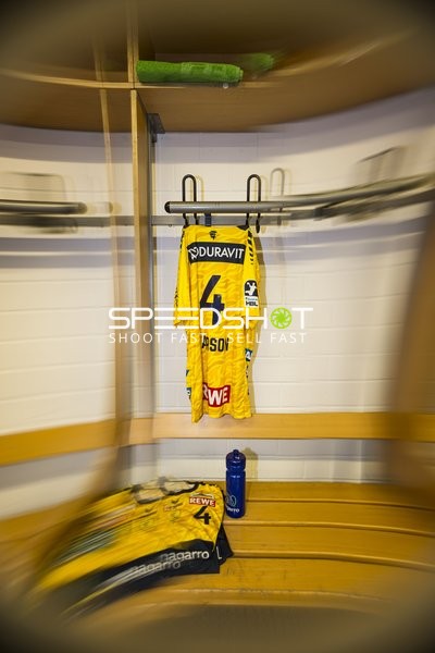 Trikot #4 von Rhein Neckar Löwen in Kabine