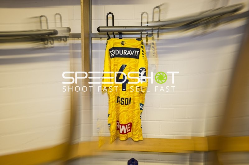 Trikot von Mathias Larson (4; Rhein Neckar Löwen) in Kabine