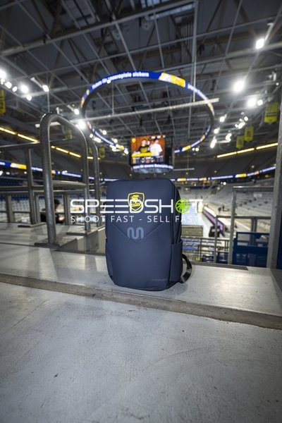 Leere SAP Arena mit Handballfeld
