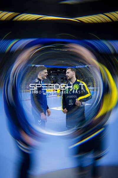 Dani Baijens (77; Rhein Neckar Löwen) und Kay Smits (31; VfL Gummersbach) im Gespräch