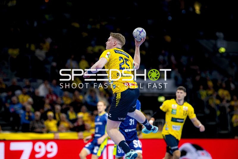 Haukur Thrastarson (25; Rhein Neckar Löwen) mit Wurf