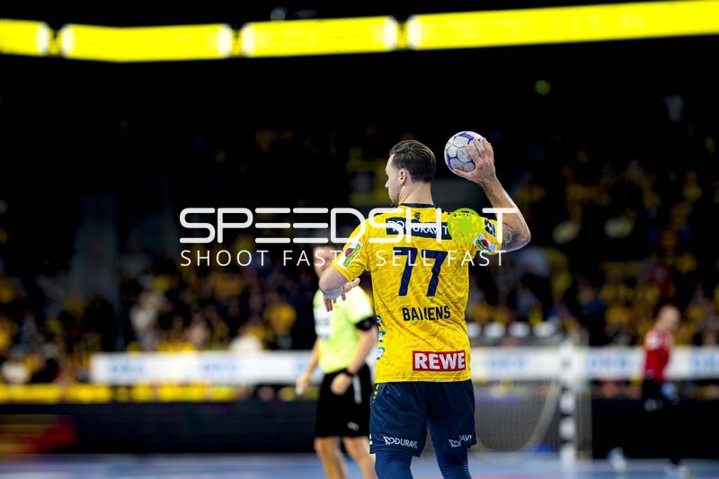 Dani Baijens (77; Rhein Neckar Löwen) mit Ball in Wurfposition