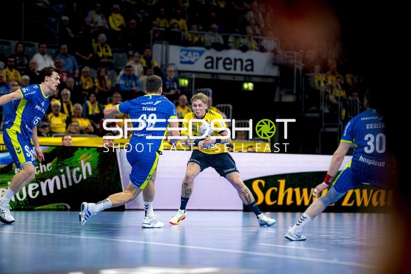 Miro Schluroff (15; VfL Gummersbach) und Edwin Aspenbäck (78; Rhein Neckar Löwen) in Aktion