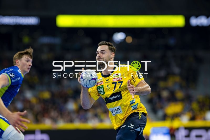 Dani Baijens (77; Rhein Neckar Löwen) mit Ball in Aktion