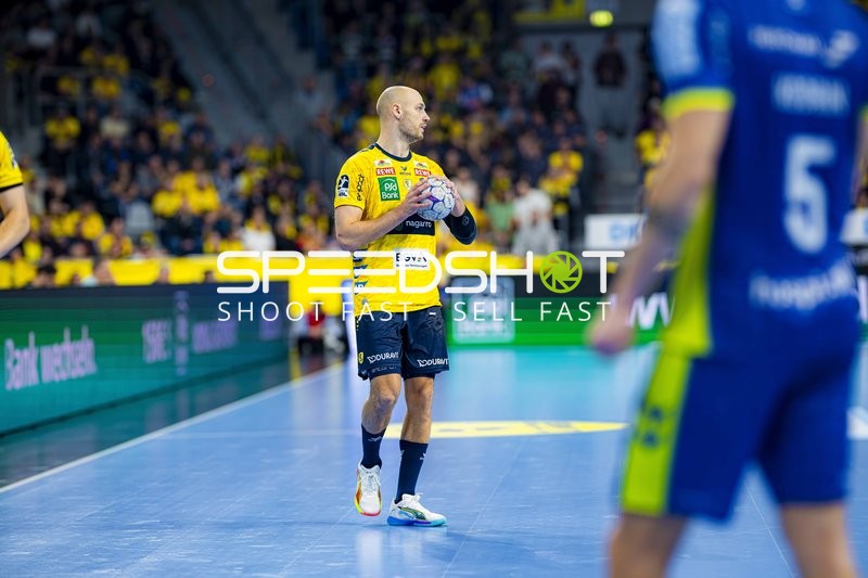 Lukas Sandell (11; Rhein Neckar Löwen) mit Ball