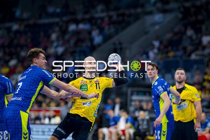 Julian Köster (7; VfL Gummersbach) und Lukas Sandell (11; Rhein Neckar Löwen) in Aktion