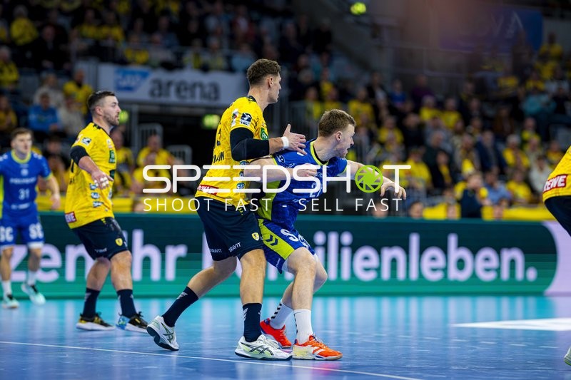 Szene mit Spielern von Rhein Neckar Löwen und VfL Gummersbach