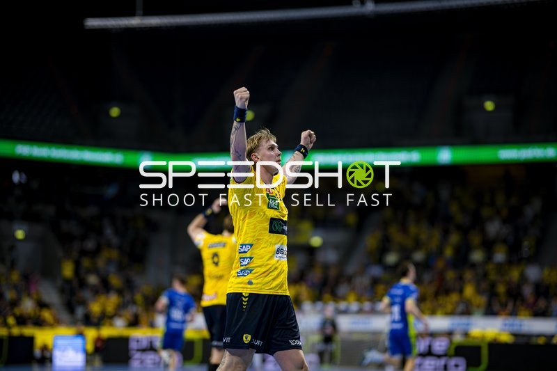 Edwin Aspenbäck (78; Rhein Neckar Löwen) jubelt